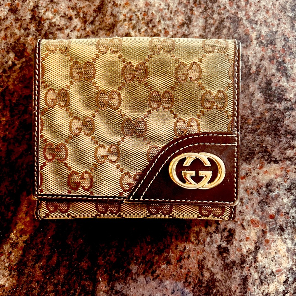 With COA Gucci bifold wallet